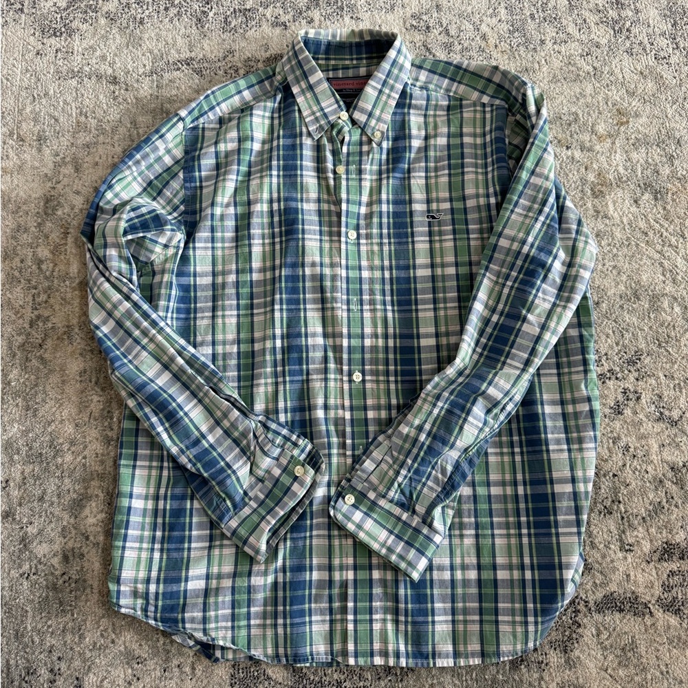 Men’s Vinyard Vines shirt